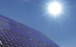 Практиката за използване на моно и поликристални фотоволтаични модули в слънчеви батерии. Полезно за електротехник: електротехника и електроника