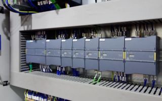 Teoria automatów, automaty skończone. Przydatne dla elektryka: elektrotechnika i elektronika