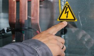Zagrożenie porażeniem elektrycznym Przydatne w elektrotechnice: elektrycznej i elektronicznej