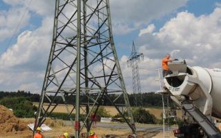 Roboty betoniarskie, betonowanie podpór pod linie energetyczne. Przydatne dla elektryka: elektrotechnika i elektronika