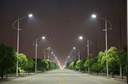 إضاءة الطريق بمصابيح LED