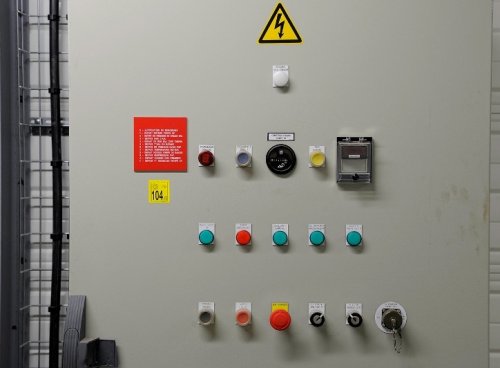 Panel sterowania z urządzeniami elektrycznymi