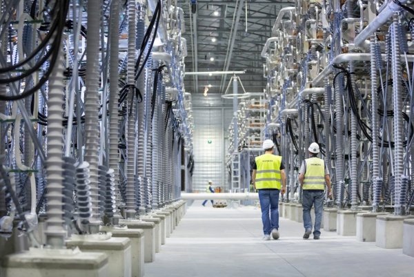 Stacja przetwornic linii przesyłowych wysokiego napięcia prądu stałego (HVDC) firmy Siemens