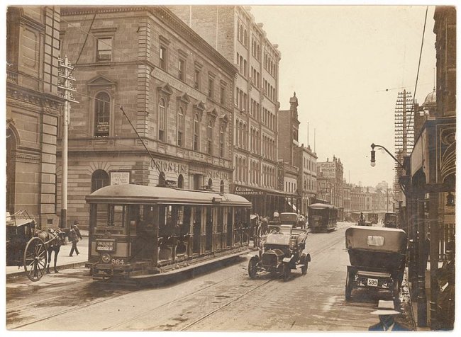 Tramwaje na George Street, Sydney, około 1919 - 1920.