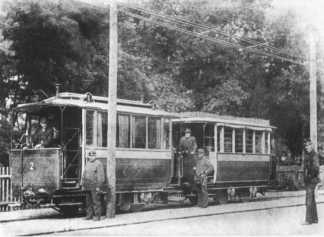 První typ tramvaje Modling a Hinterbr? Hl napájeno bipolárním venkovním vedením