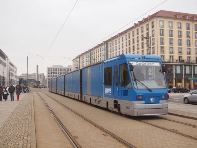 Nákladní tramvaj CarGoTram v Drážďanech