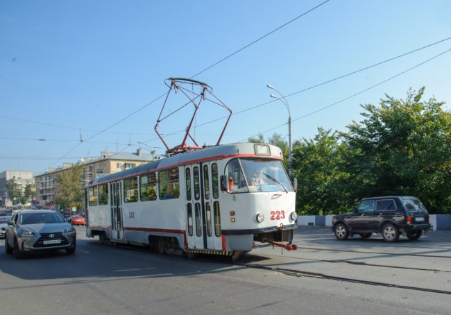 Tramvaj v ulicích Tveru